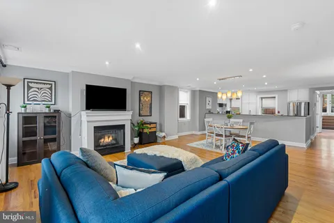 $785,000 | 1615-1617 Spruce Street, Unit 400, Philadelphia, PA 19103