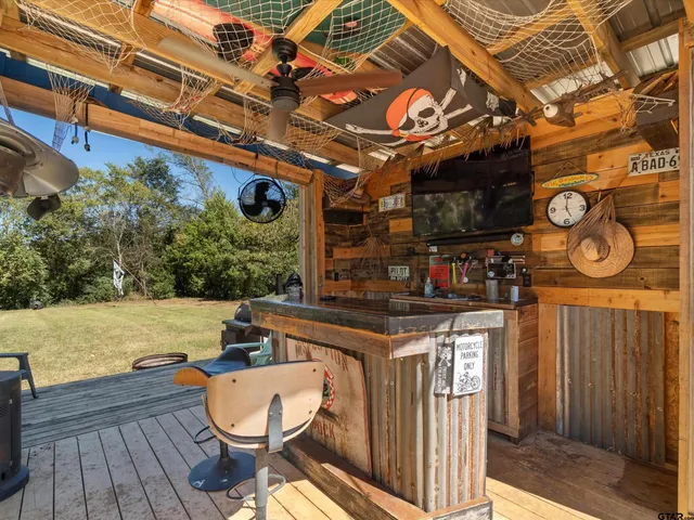 a view of an outdoor space