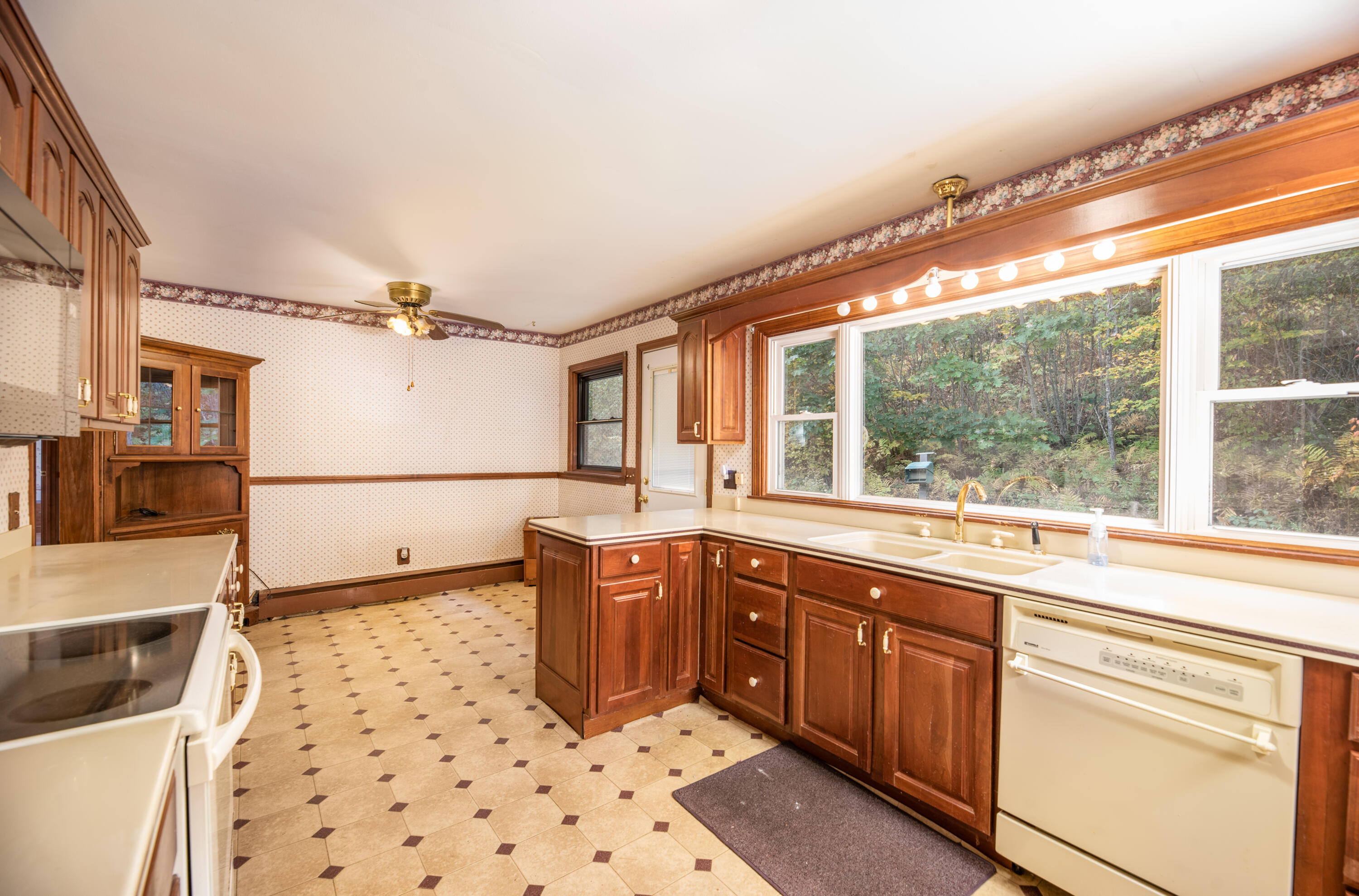 311 Auburn Road Peru, ME 04290 - Photo 6 of 25 Interior10