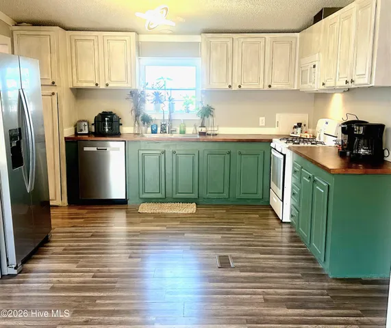 $329,000 | 3984 Pocosin Road, Lake Waccamaw, NC 28450