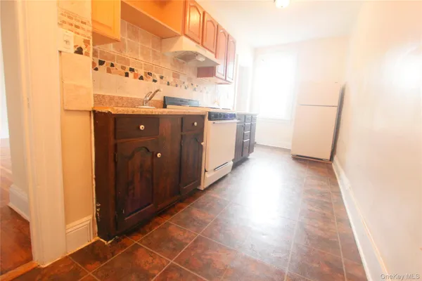 $2,200 | 477 Merrick Road, Lynbrook, NY 11563