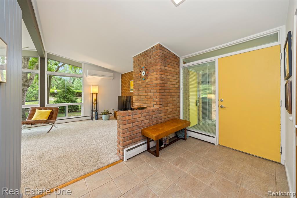 29845 Highmeadow Road Farmington Hills, MI 48334 - Photo 6 of 36