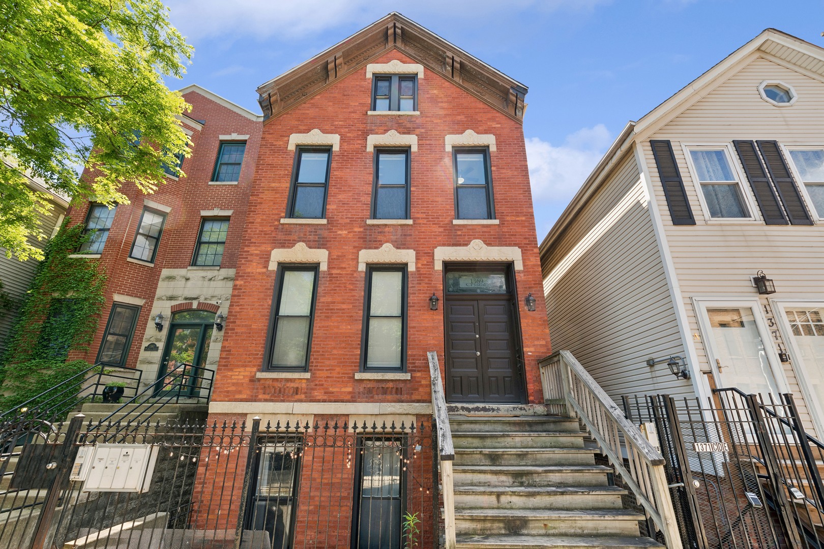 1369 West Crystal Street, Unit 3 Chicago, IL 60642 - Photo 2 of 22 a front view of a house