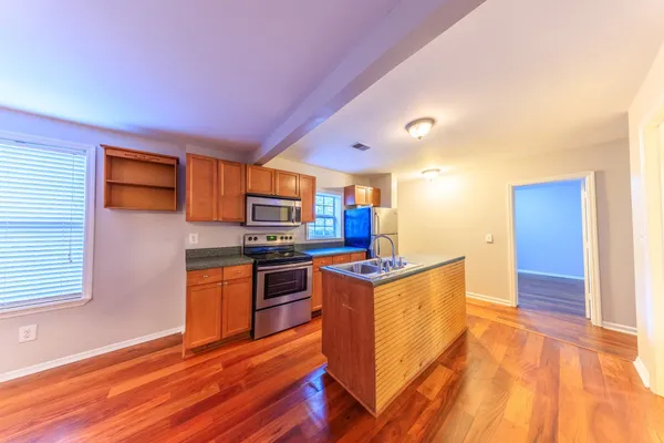 $2,300 | 891 West Sharpe Avenue, Nashville, TN 37206