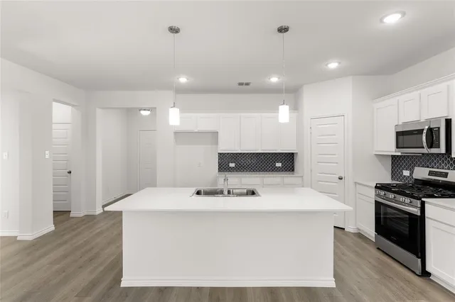 $319,900 | 418 Comanche Drive, Cleburne, TX 76033