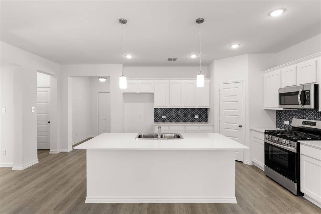 418 Comanche Drive Cleburne, TX 76033 - Photo 13 of 40 418 ComancheKitchen1