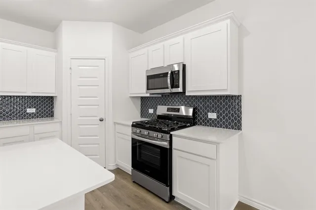 $319,900 | 418 Comanche Drive, Cleburne, TX 76033