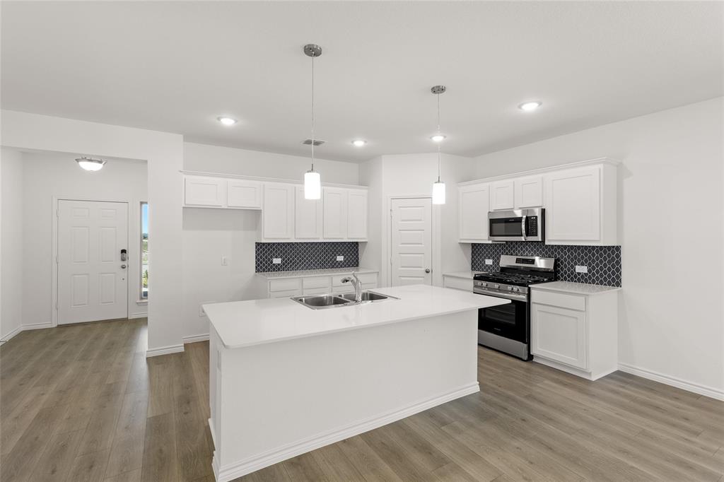 418 Comanche Drive Cleburne, TX 76033 - Photo 16 of 40 418 ComancheKitchen2