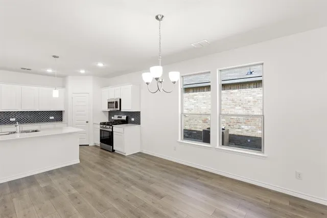 $319,900 | 418 Comanche Drive, Cleburne, TX 76033