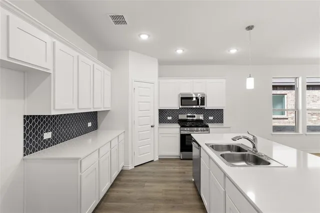 $319,900 | 418 Comanche Drive, Cleburne, TX 76033