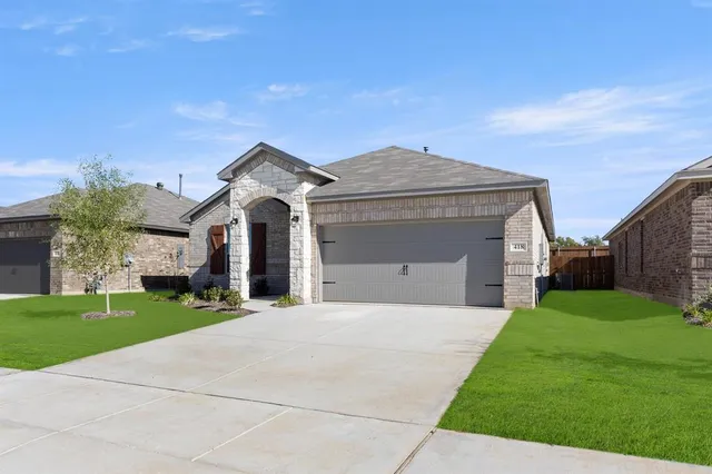 $319,900 | 418 Comanche Drive, Cleburne, TX 76033