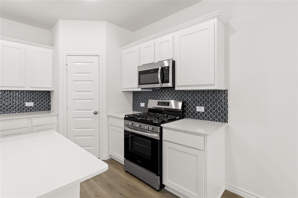 418 Comanche Drive Cleburne, TX 76033 - Photo 21 of 40 418 ComancheKitchen5