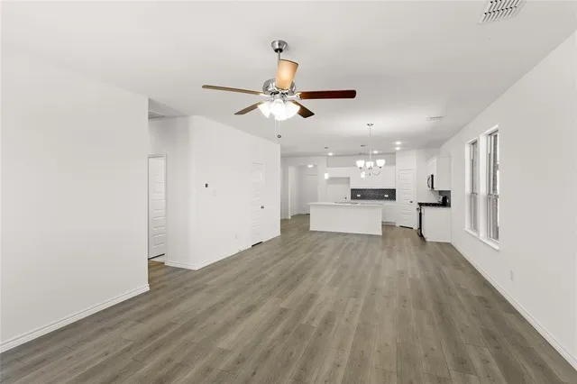 $319,900 | 418 Comanche Drive, Cleburne, TX 76033