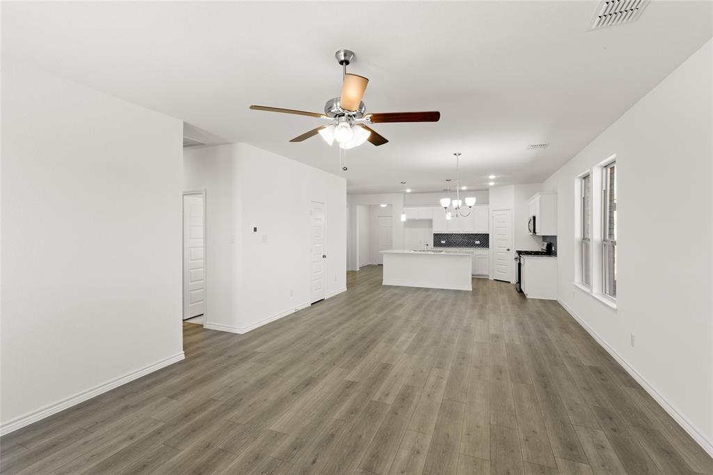 418 Comanche Drive Cleburne, TX 76033 - Photo 25 of 40 418 ComancheLiving Room2