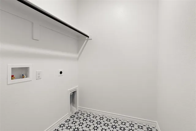 $319,900 | 418 Comanche Drive, Cleburne, TX 76033