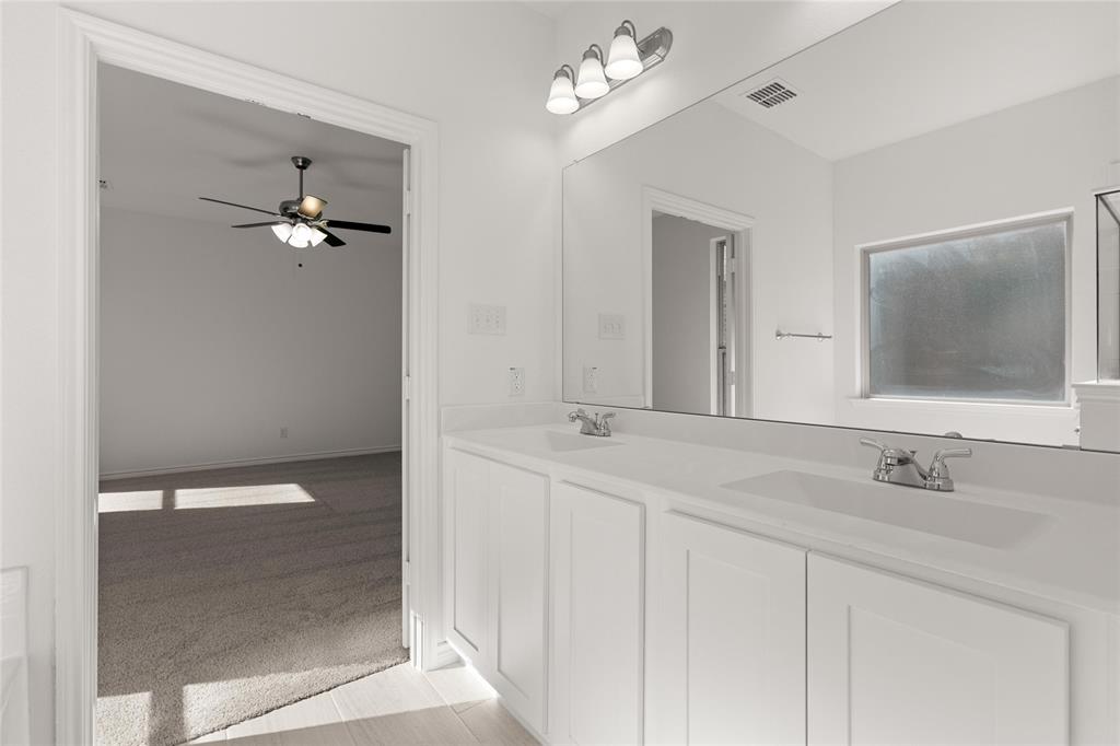 418 Comanche Drive Cleburne, TX 76033 - Photo 34 of 40 418 ComanchePrimary Suite4