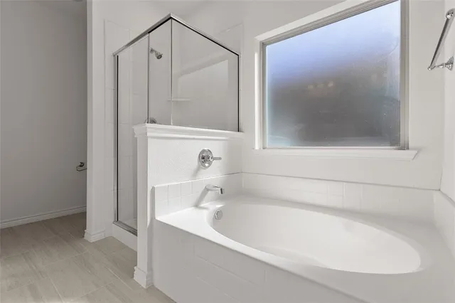 $319,900 | 418 Comanche Drive, Cleburne, TX 76033