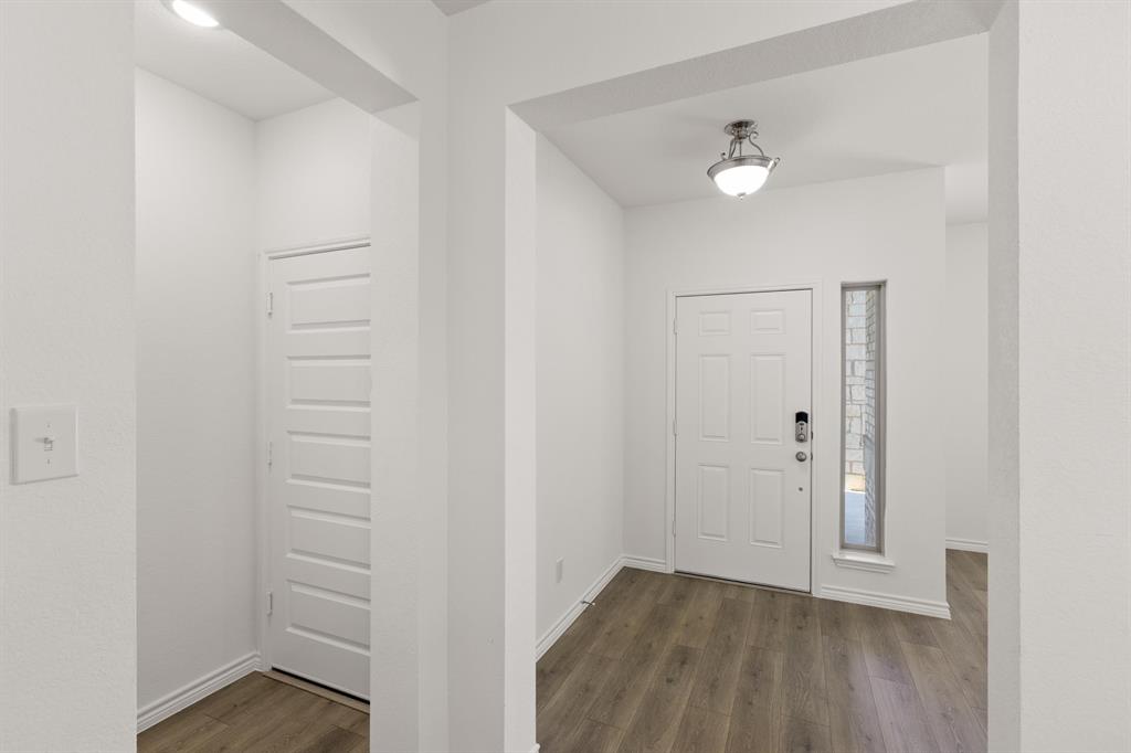 418 Comanche Drive Cleburne, TX 76033 - Photo 6 of 40 No title