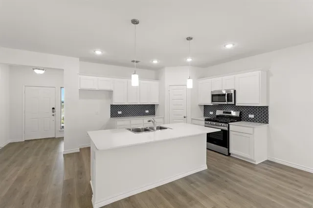 $319,900 | 418 Comanche Drive, Cleburne, TX 76033