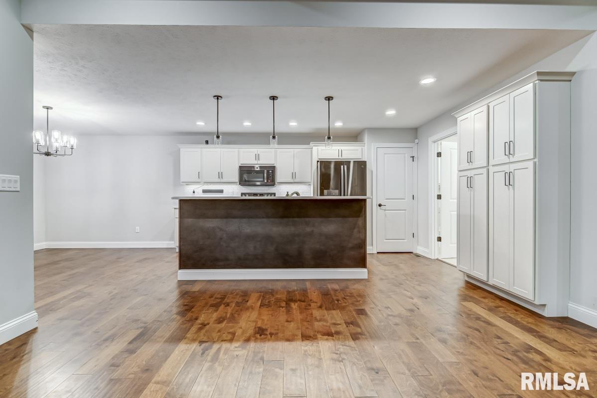 3417 Mazon Court Springfield, IL 62711 - Photo 7 of 37