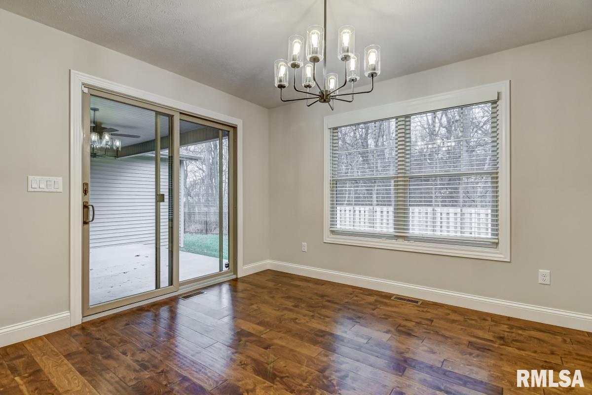 3417 Mazon Court Springfield, IL 62711 - Photo 8 of 37