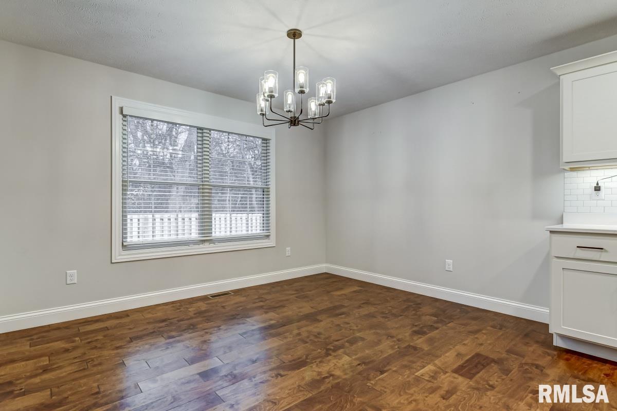 3417 Mazon Court Springfield, IL 62711 - Photo 9 of 37