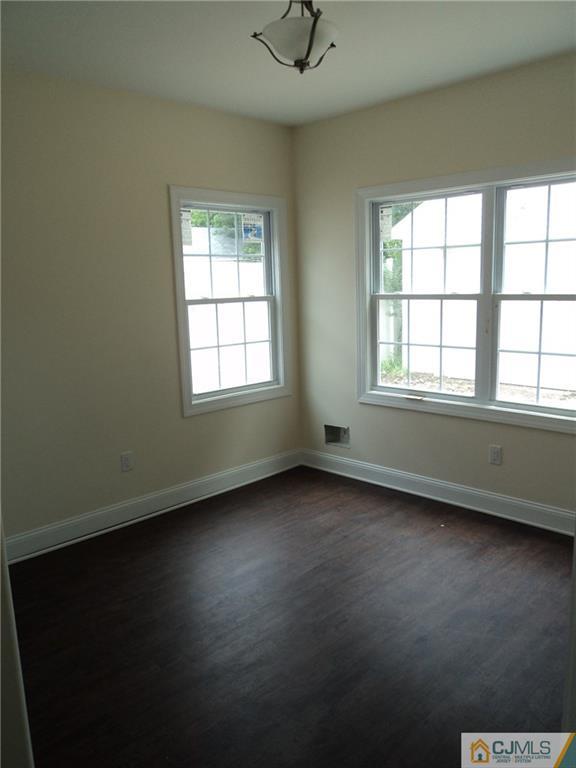 38 Markham Road Edison, NJ 08817 - Photo 7 of 9 an empty room with a window
