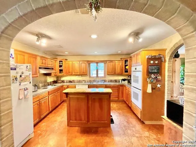 $989,000 | 326 Rocky Creek Road, Medina, TX 78055