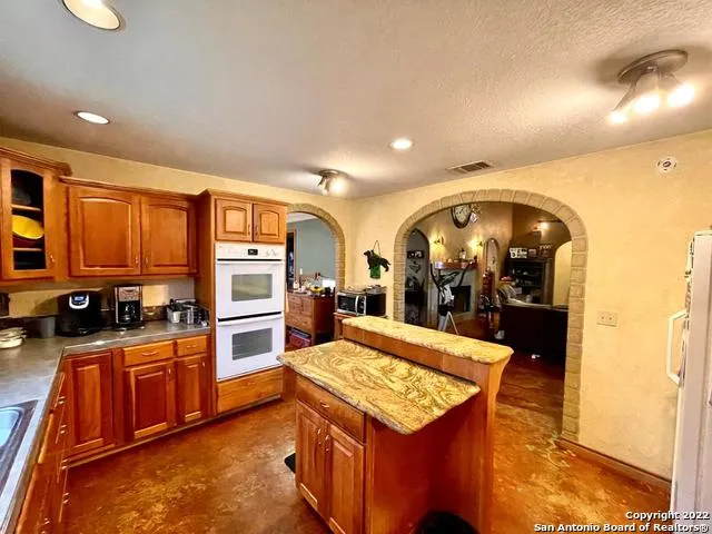 $989,000 | 326 Rocky Creek Road, Medina, TX 78055