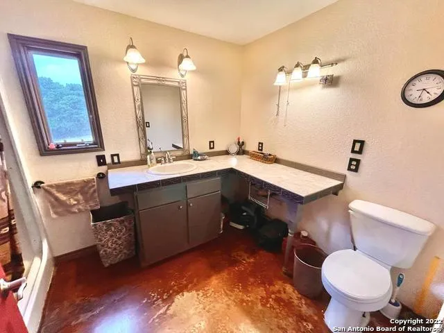 $989,000 | 326 Rocky Creek Road, Medina, TX 78055