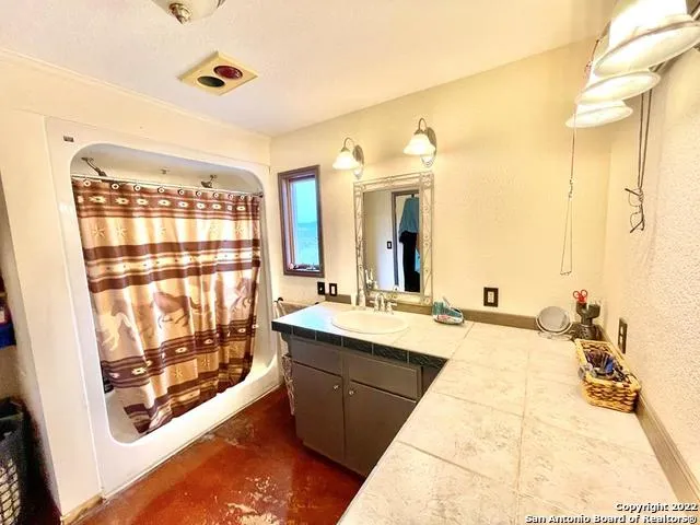 $989,000 | 326 Rocky Creek Road, Medina, TX 78055