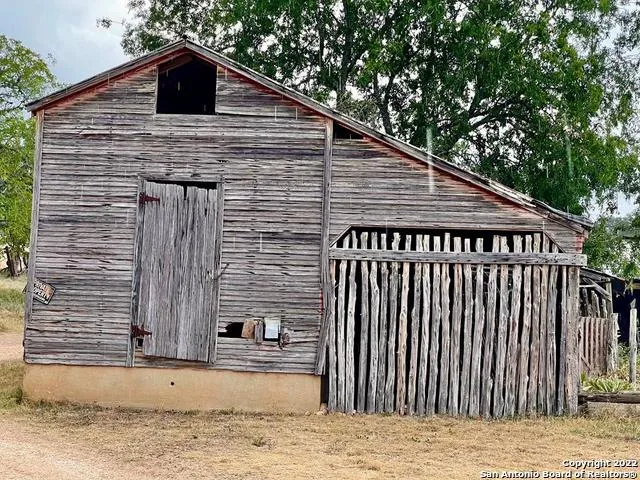 $989,000 | 326 Rocky Creek Road, Medina, TX 78055