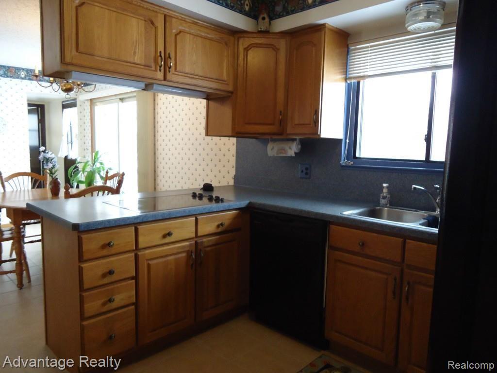 52155 Fairchild Road New Baltimore, MI 48051 - Photo 5 of 32 DSC04024.jpg