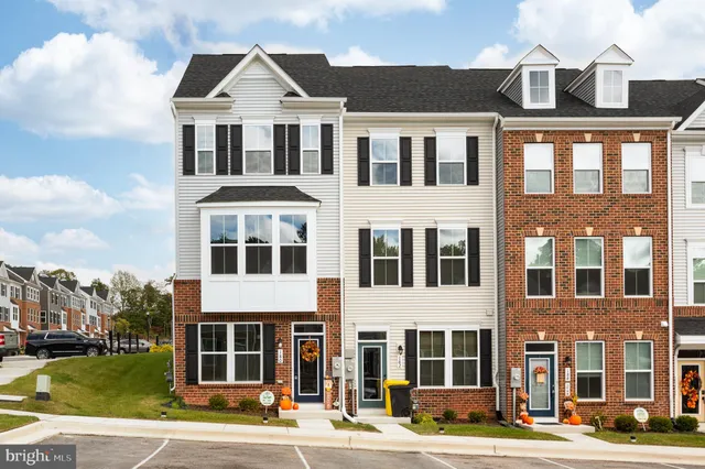 $2,950 | 180 Woodgate Circle, Unit CLARENDON3, Pasadena, MD 21122