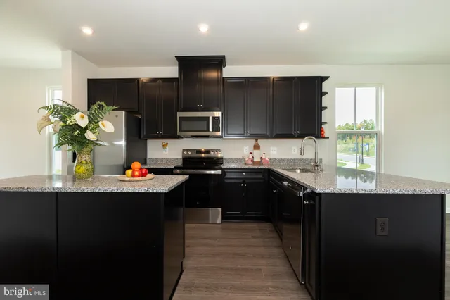 $2,950 | 180 Woodgate Circle, Unit CLARENDON3, Pasadena, MD 21122