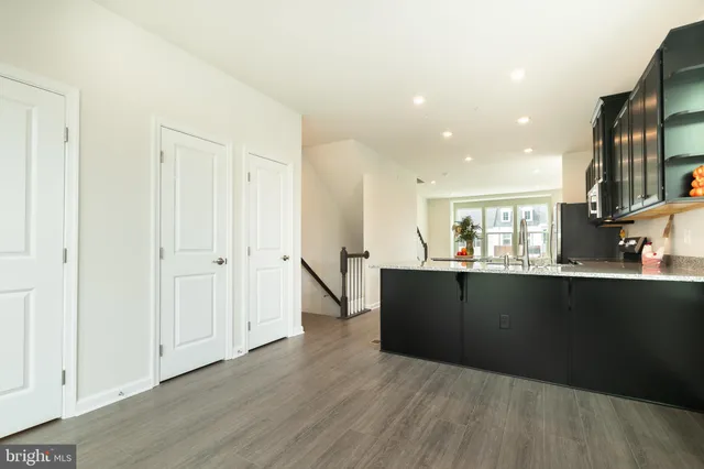 $2,950 | 180 Woodgate Circle, Unit CLARENDON3, Pasadena, MD 21122