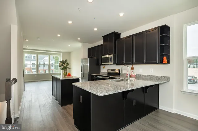 $2,950 | 180 Woodgate Circle, Unit CLARENDON3, Pasadena, MD 21122