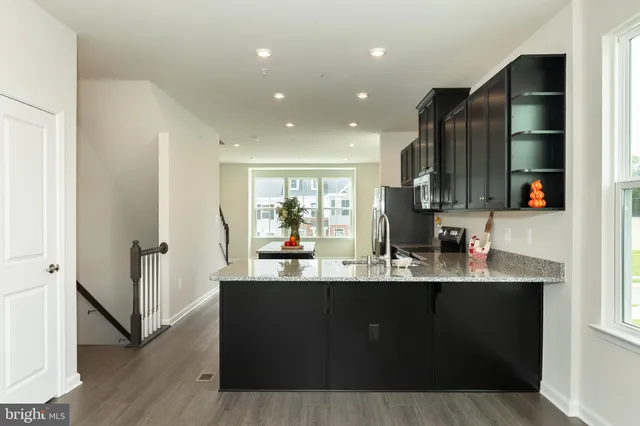 $2,950 | 180 Woodgate Circle, Unit CLARENDON3, Pasadena, MD 21122