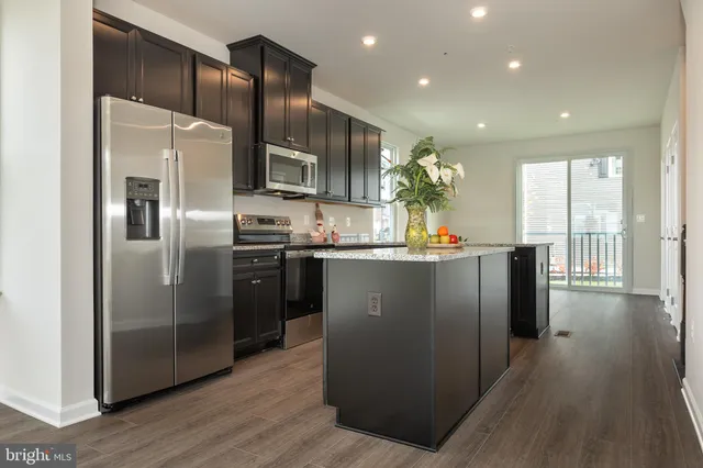 $2,950 | 180 Woodgate Circle, Unit CLARENDON3, Pasadena, MD 21122