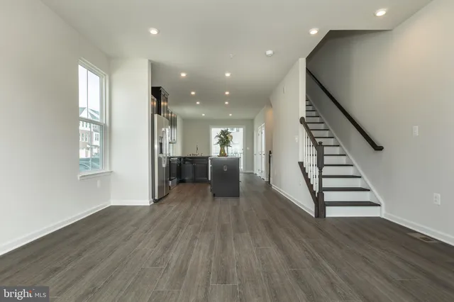 $2,950 | 180 Woodgate Circle, Unit CLARENDON3, Pasadena, MD 21122