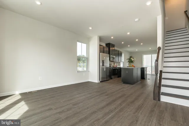 $2,950 | 180 Woodgate Circle, Unit CLARENDON3, Pasadena, MD 21122