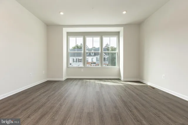 $2,950 | 180 Woodgate Circle, Unit CLARENDON3, Pasadena, MD 21122