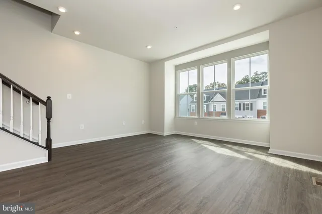 $2,950 | 180 Woodgate Circle, Unit CLARENDON3, Pasadena, MD 21122