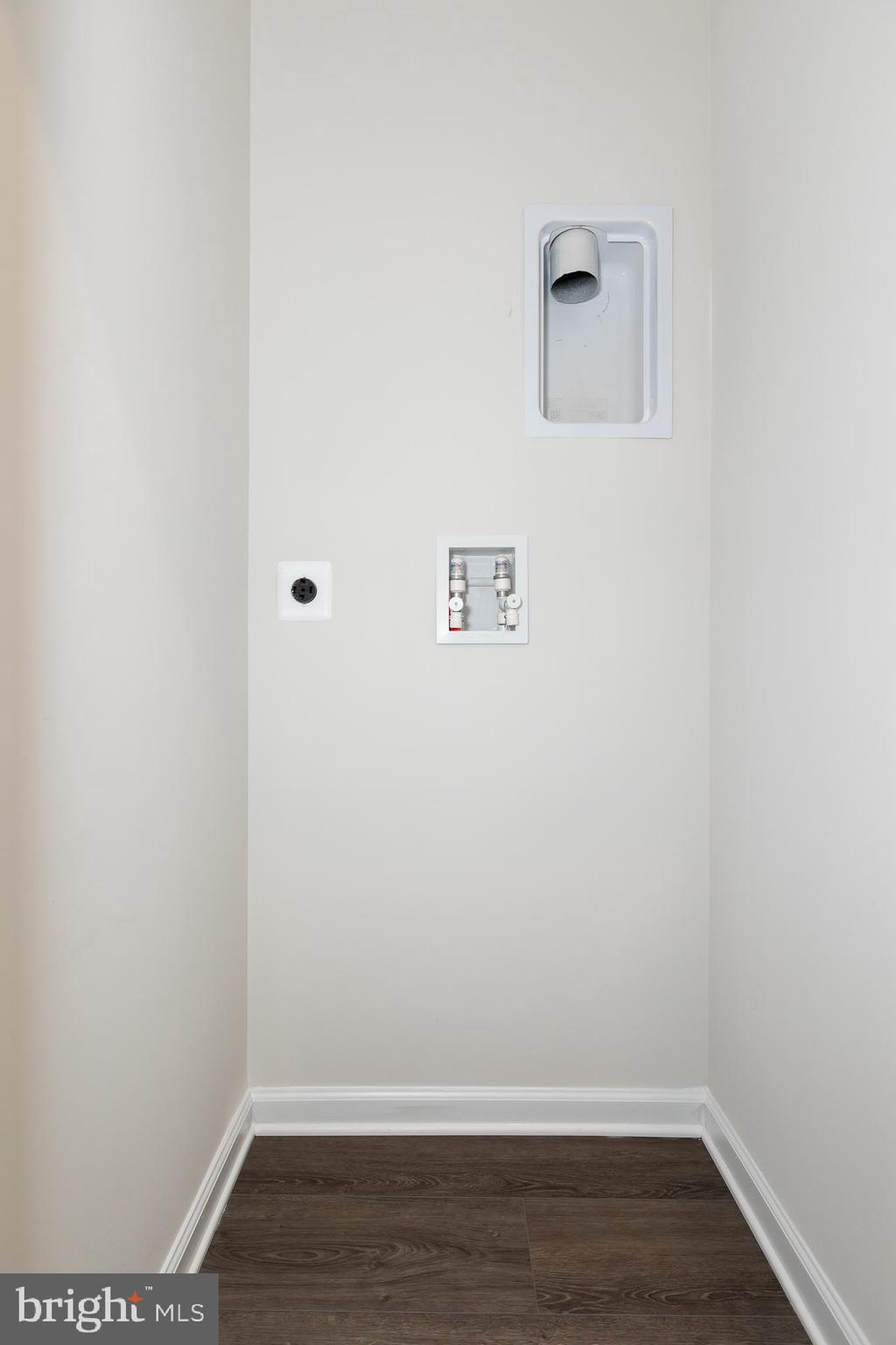 180 Woodgate Circle, Unit CLARENDON3 Pasadena, MD 21122 - Photo 40 of 47 a view of a small space