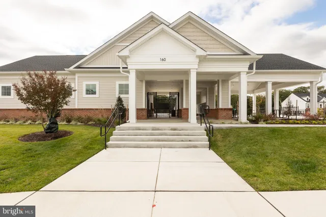 $2,950 | 180 Woodgate Circle, Unit CLARENDON3, Pasadena, MD 21122