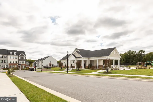 $2,950 | 180 Woodgate Circle, Unit CLARENDON3, Pasadena, MD 21122