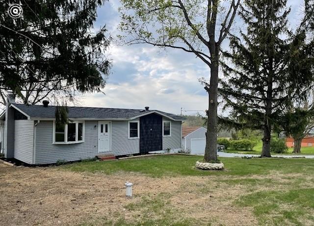 a view of a house with a yard