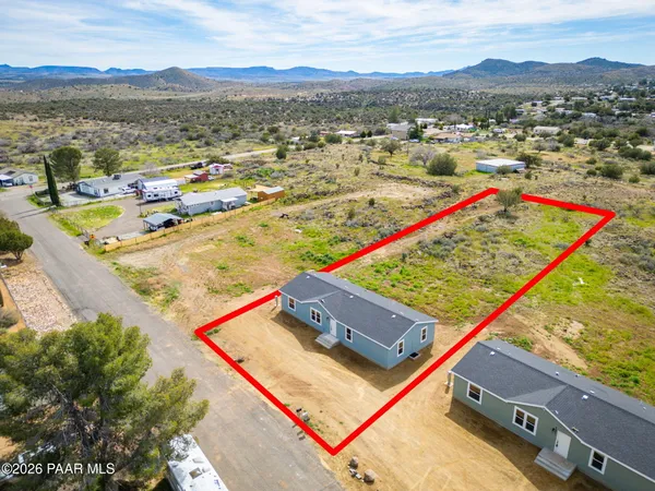 a view of an outdoor space