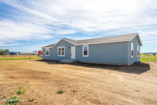 a house view with a outdoor space