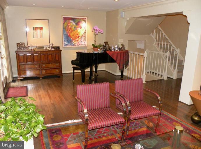 21 Raisin Tree Circle Pikesville, MD 21208 - Photo 8 of 16 Living Room #3